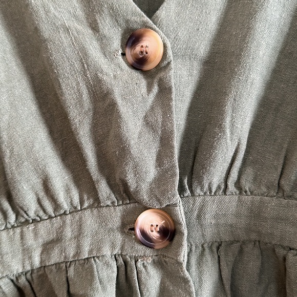 🌟SALE 3 for $12🌟 Women’s blouse - Picture 3 of 4